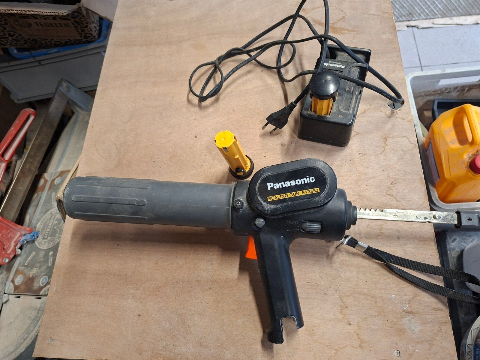 pompe à silicone professionnelle Panasonic, Bricolage & Construction, Outillage | Outillage à main, Enlèvement ou Envoi