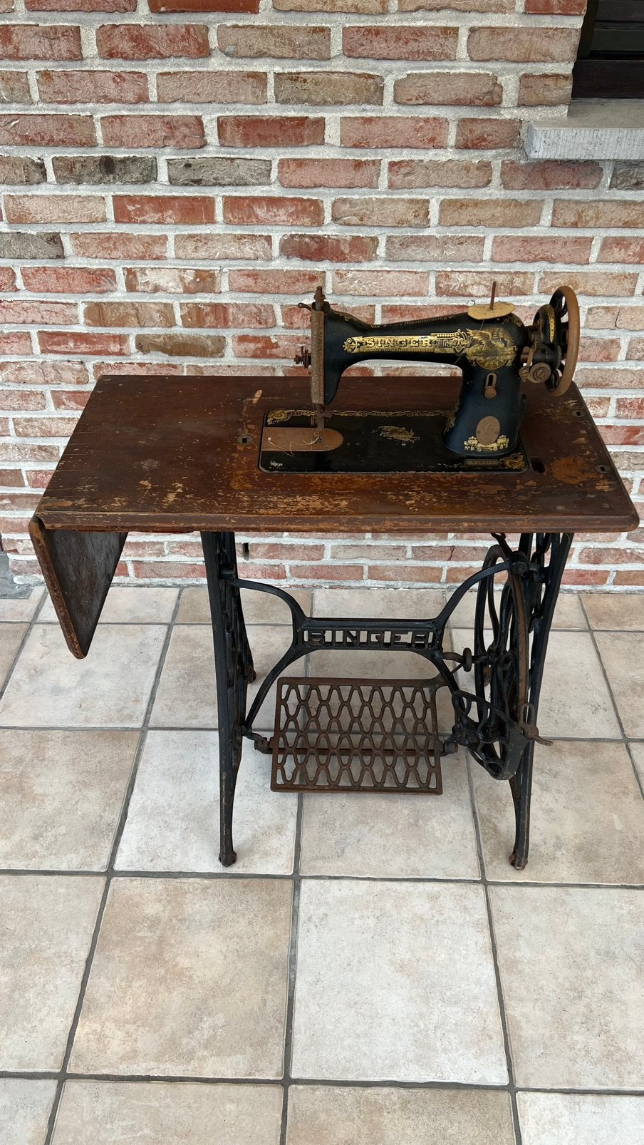 Singer 15K (1921) originele kast en gietijzeren traponderste, Enlèvement