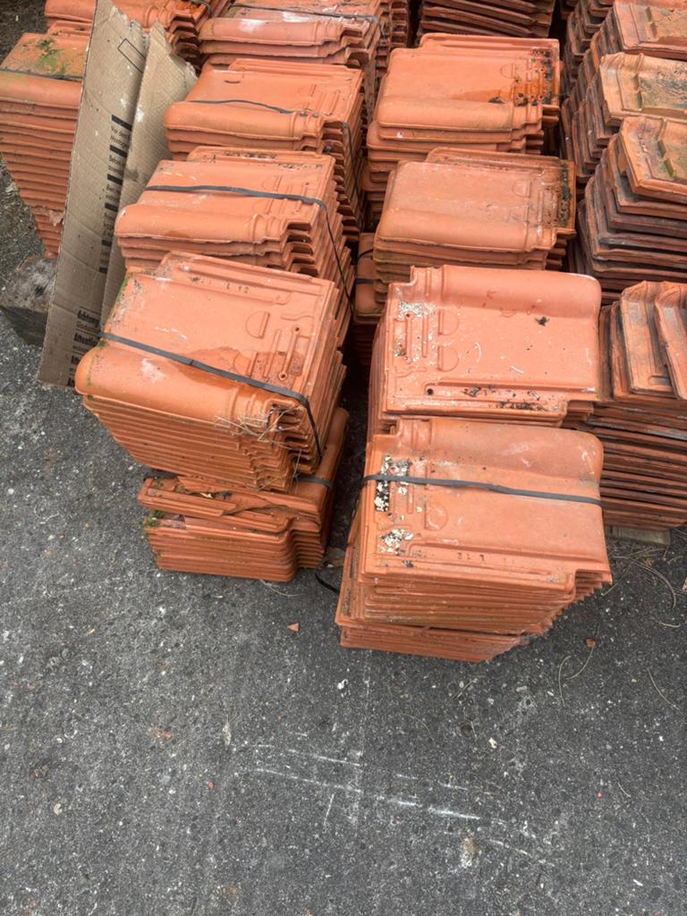 Lot oude en nieuwe dakpannen, Doe-het-zelf en Bouw, Ophalen, Zo goed als nieuw, Dakpannen