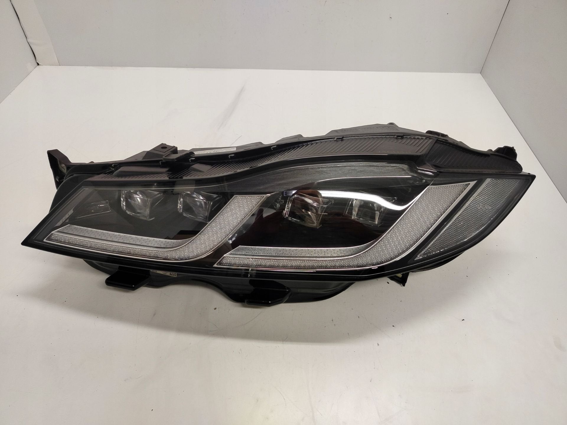 Jaguar F-Pace Koplamp Links MK83-13W030-HD, Gebruikt, Dpoffice@jaguarlandrover.com, Abbey Road, Whitley 1
CV3 4LF  Coventry, Jaguar