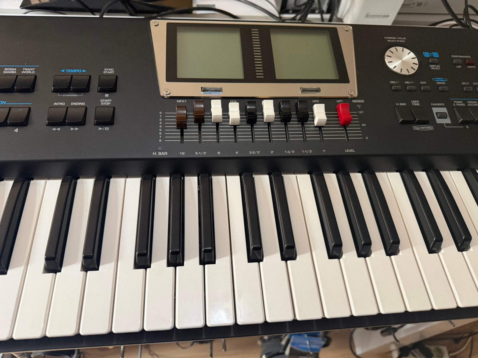 Roland bk9, Muziek en Instrumenten, Ophalen, Zo goed als nieuw, Roland