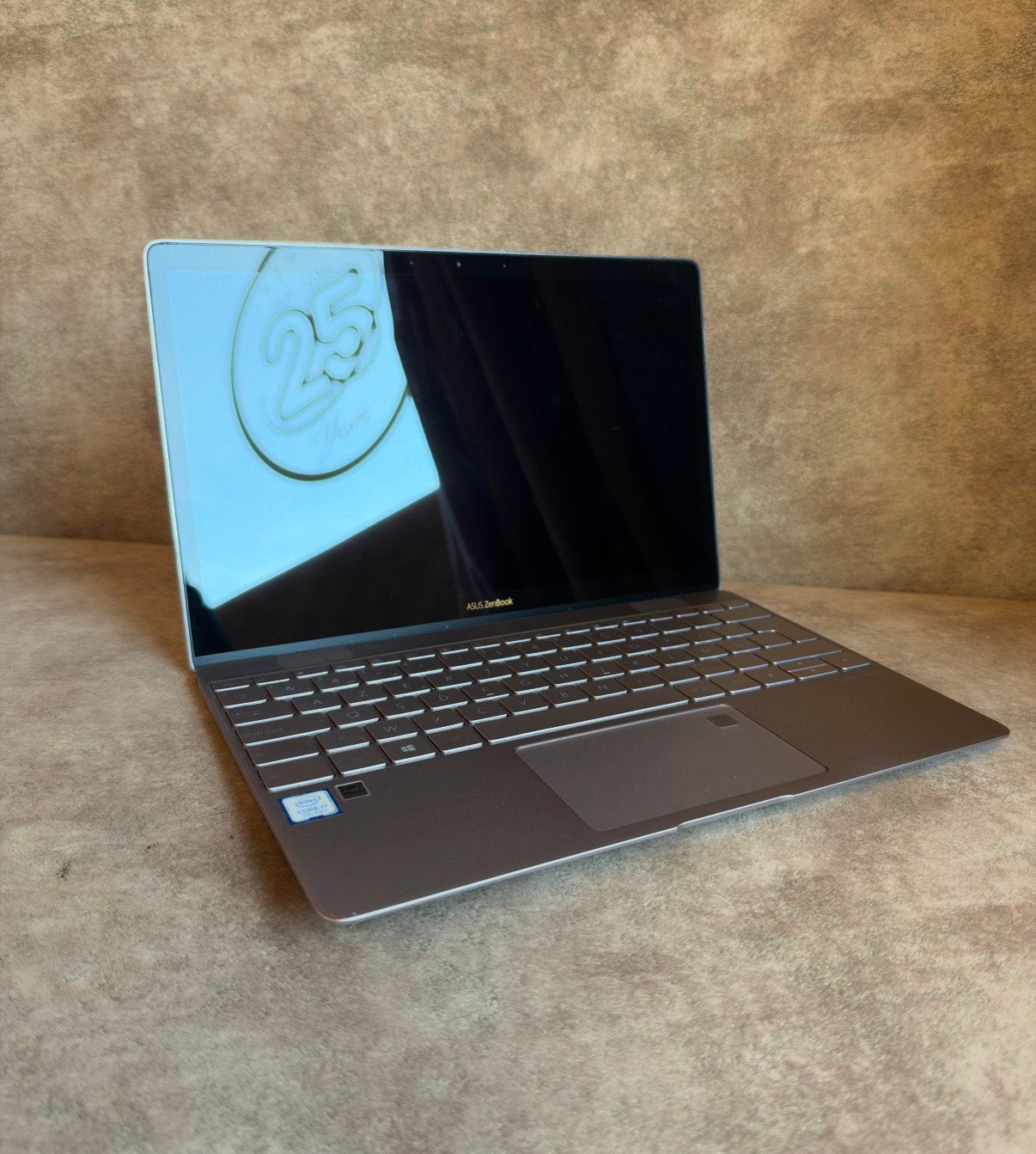 ASUS ZenBook UX390UAK – Intel Core i7 – 8GB RAM, Informatique & Logiciels, Enlèvement, Comme neuf, Azerty, 8 GB