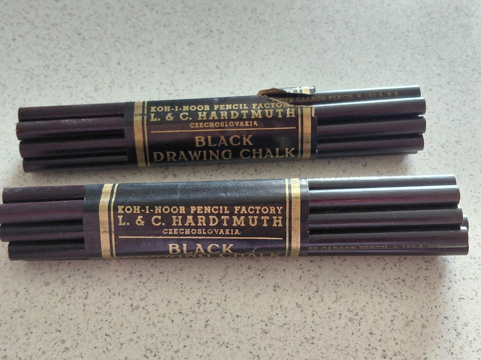 12 crayons noirs KOH-I-NOOR 190 pour le dessin, Hobby & Loisirs créatifs, Dessin, Enlèvement