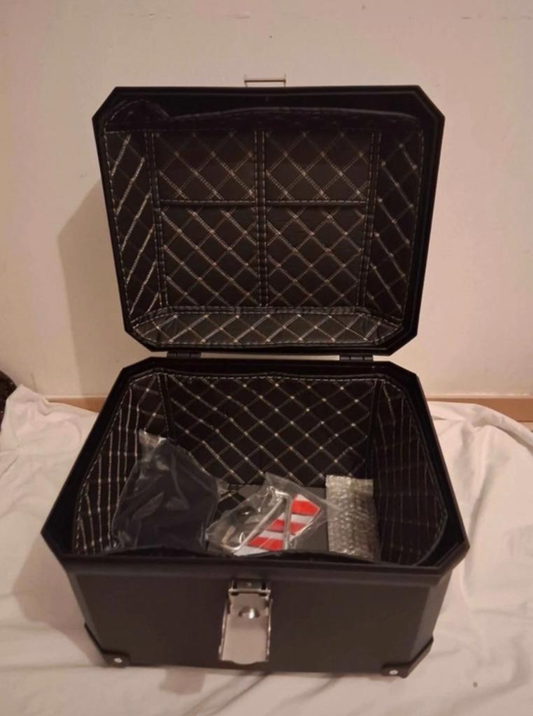 Top Case Moto - Universele motorkoffer van 47 liter, Motoren, Accessoires | Koffers en Tassen, Ophalen, Zo goed als nieuw