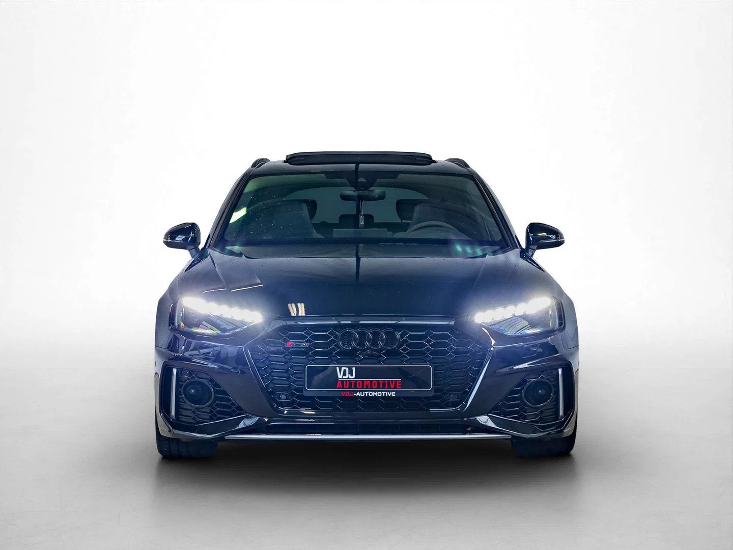 Audi RS4 QUATTRO|CERAMIC|CARBON|360|B&O|PANO|ALCANTARA|, Auto's, Audi, Automaat, Gebruikt, Alcantara, Zwart