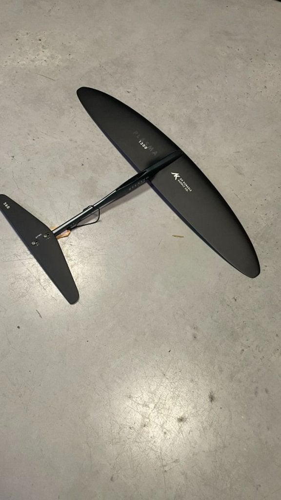 AK Foil Plasma 1300 Carbon Plane (Showroom Model), Watersport en Boten, Wingsurfen