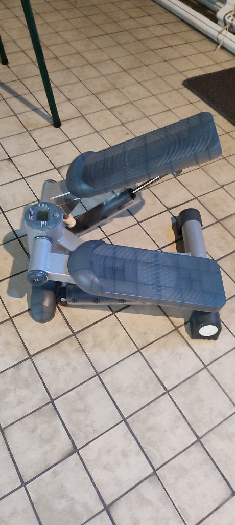 Fitnesstep, Sport en Fitness, Fitnessmaterialen, Ophalen, Gebruikt, Benen, Stepbank