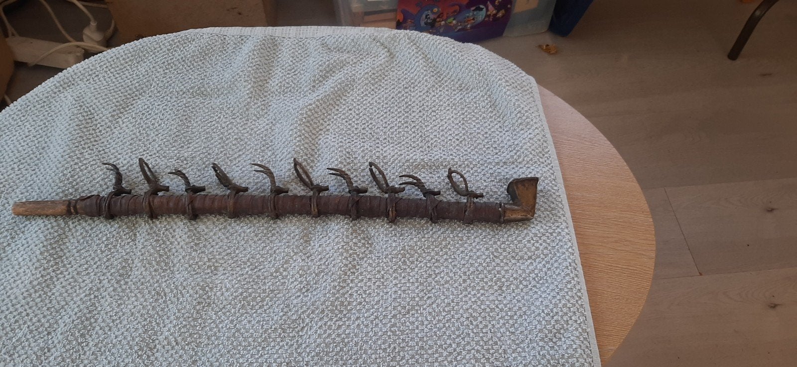 Ancienne pipe en bois et peau de serpent decoration en bronz, Collections, Articles de fumeurs, Briquets & Boîtes d'allumettes