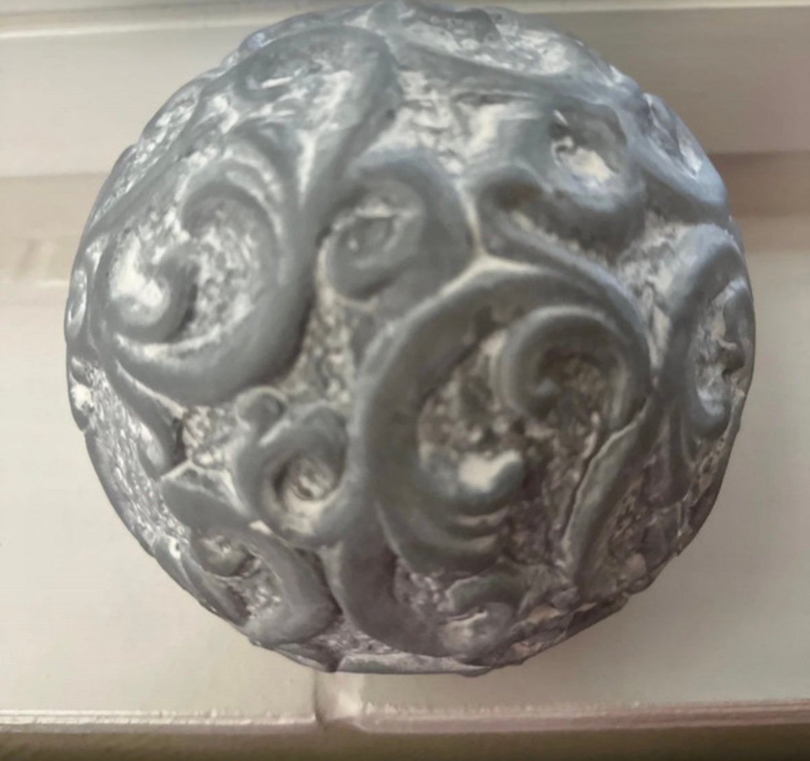 Sphère decorative en ceramique grise, Enlèvement
