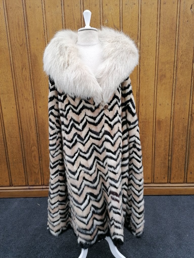 P8 vintage Nerts cape met vossenkraag, Ophalen of Verzenden, Zo goed als nieuw, Maat 38/40 (M)