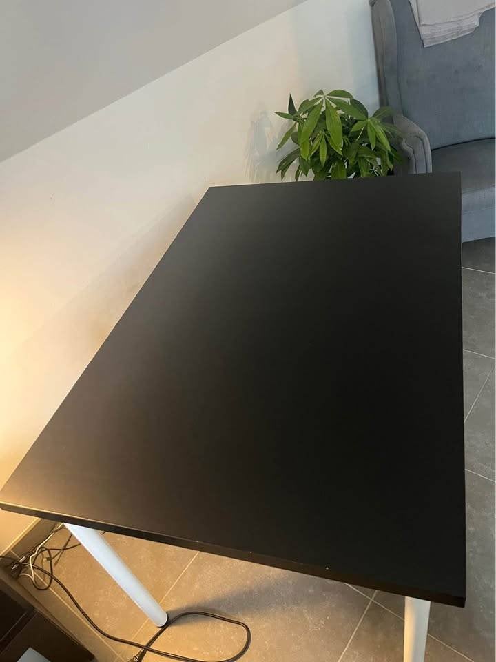Ikea Malvart Zwarte Tafe, Bureau d'ordinateur, 120 cm, Utilisé, IKEA