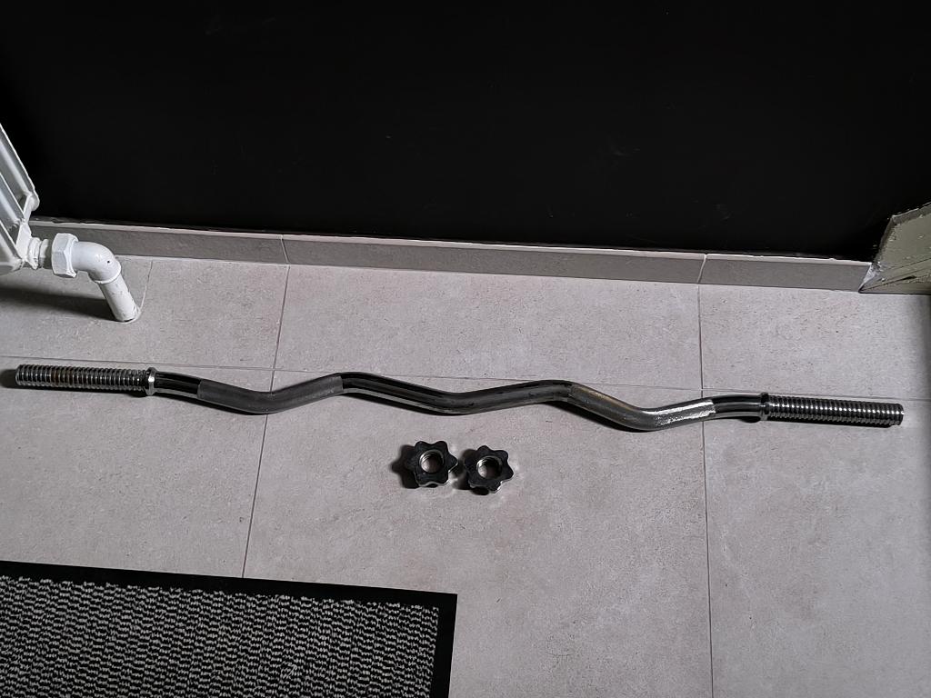 Barre EZ Curl 120 cm (30 mm). En bon état., Sports & Fitness, Équipement de fitness, Enlèvement, Utilisé, Bras, Barre d'haltères
