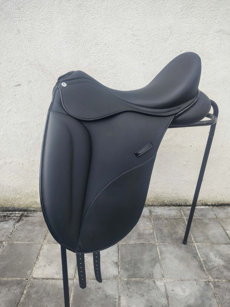 selle norton pro dressage neuve, L (17.5 inch), Dressuur, Overige merken, Diepe zit