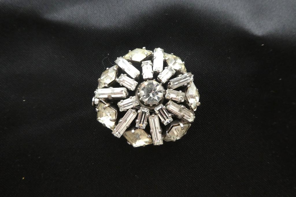 Jolie Broche Ronde Ancienne avec Strass Diam. 3,5 cm., Bijoux, Sacs & Beauté, Broches, Enlèvement, Avec strass