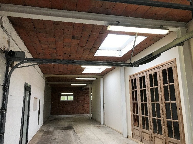 magazijn te huur 180m2 met kkn, sanitair blok, bureauruimte, 50 m² ou plus, Malines