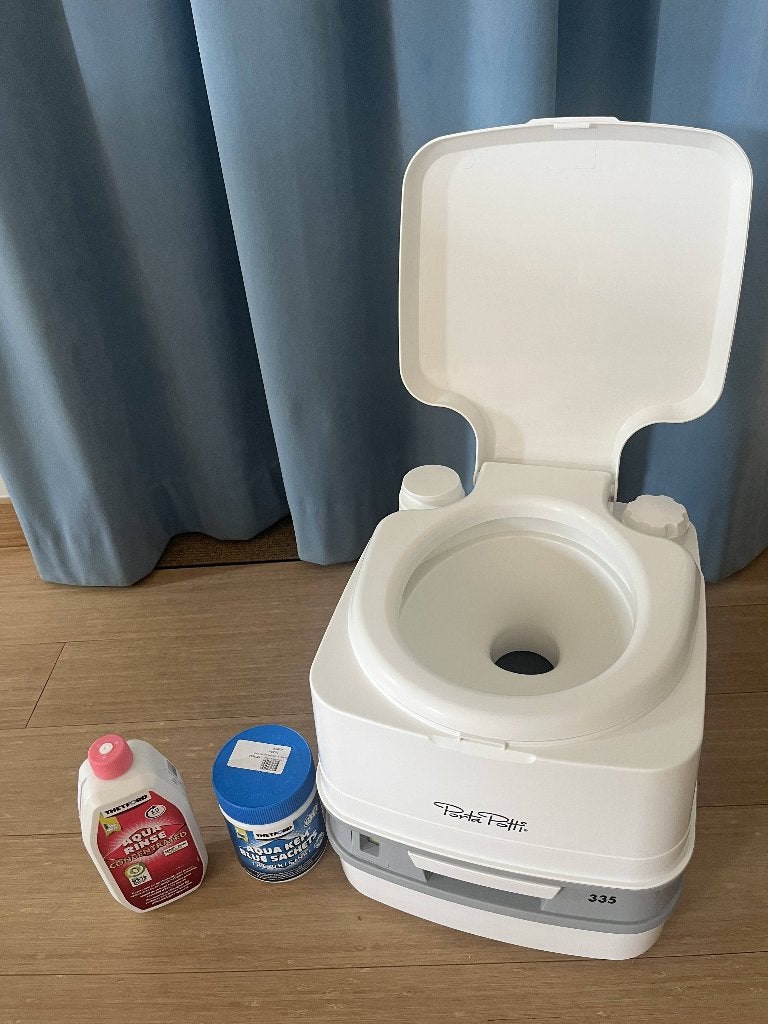 Draagbaar toilet Porta Potti 335, Caravans en Kamperen, Mobilhome-accessoires, Zo goed als nieuw, Ophalen