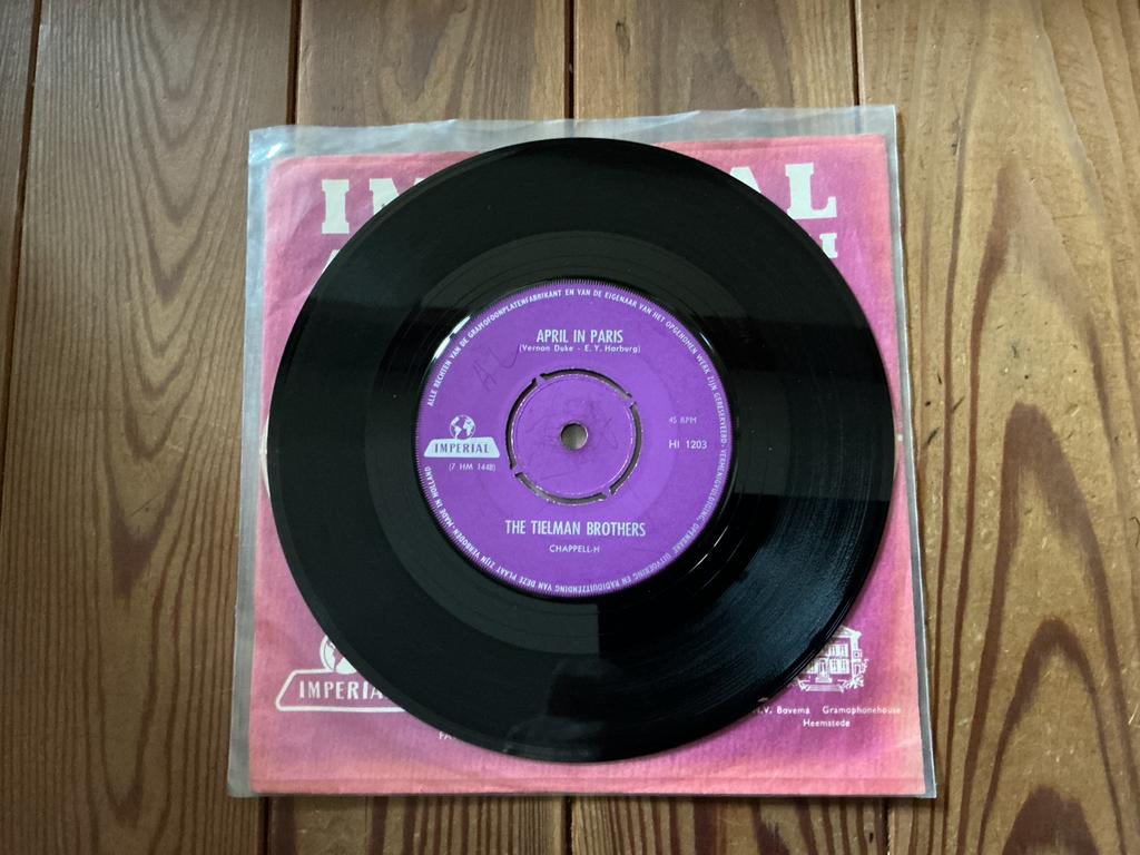7” The Tielman Brothers - April in Paris, Ophalen of Verzenden, Gebruikt