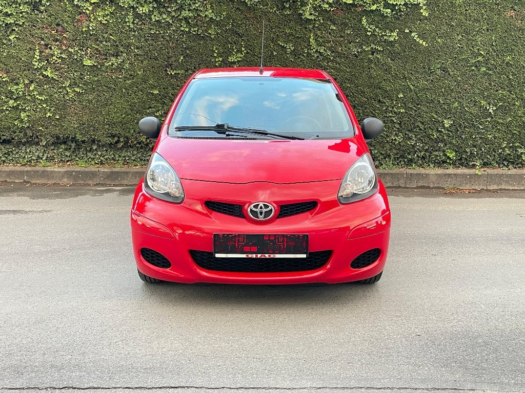 Toyota Aygo • 01/06/2011 • 95000.km • 1 L/Essence, Autos, Rouge, Achat, Entreprise, Boîte manuelle