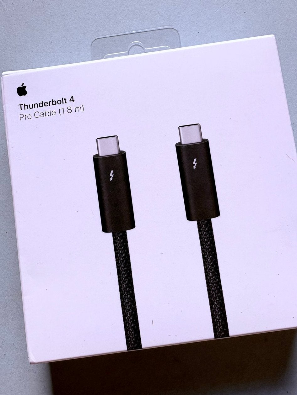 Apple Thunderbolt 4 Pro cable, Computers en Software, Apple Desktops, Ophalen of Verzenden, Nieuw, Overige modellen