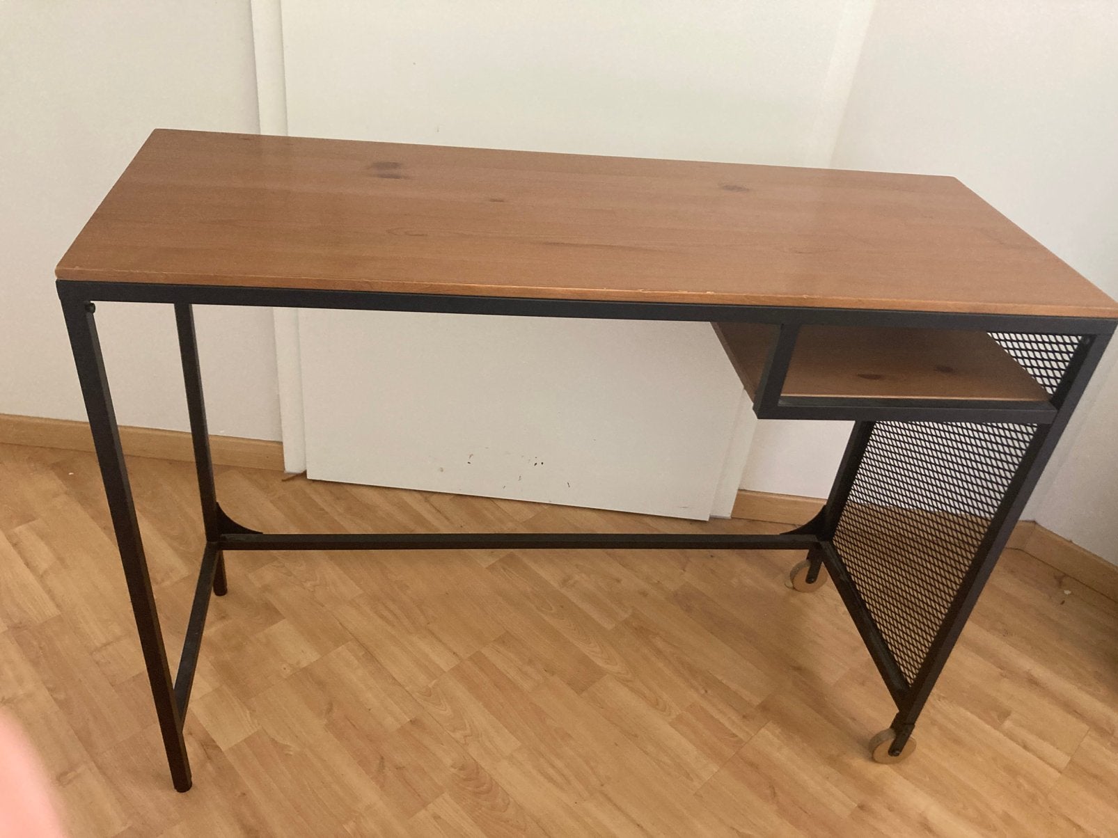 Table avec étagère, 100 à 150 cm, 25 à 50 cm, Enlèvement, Utilisé