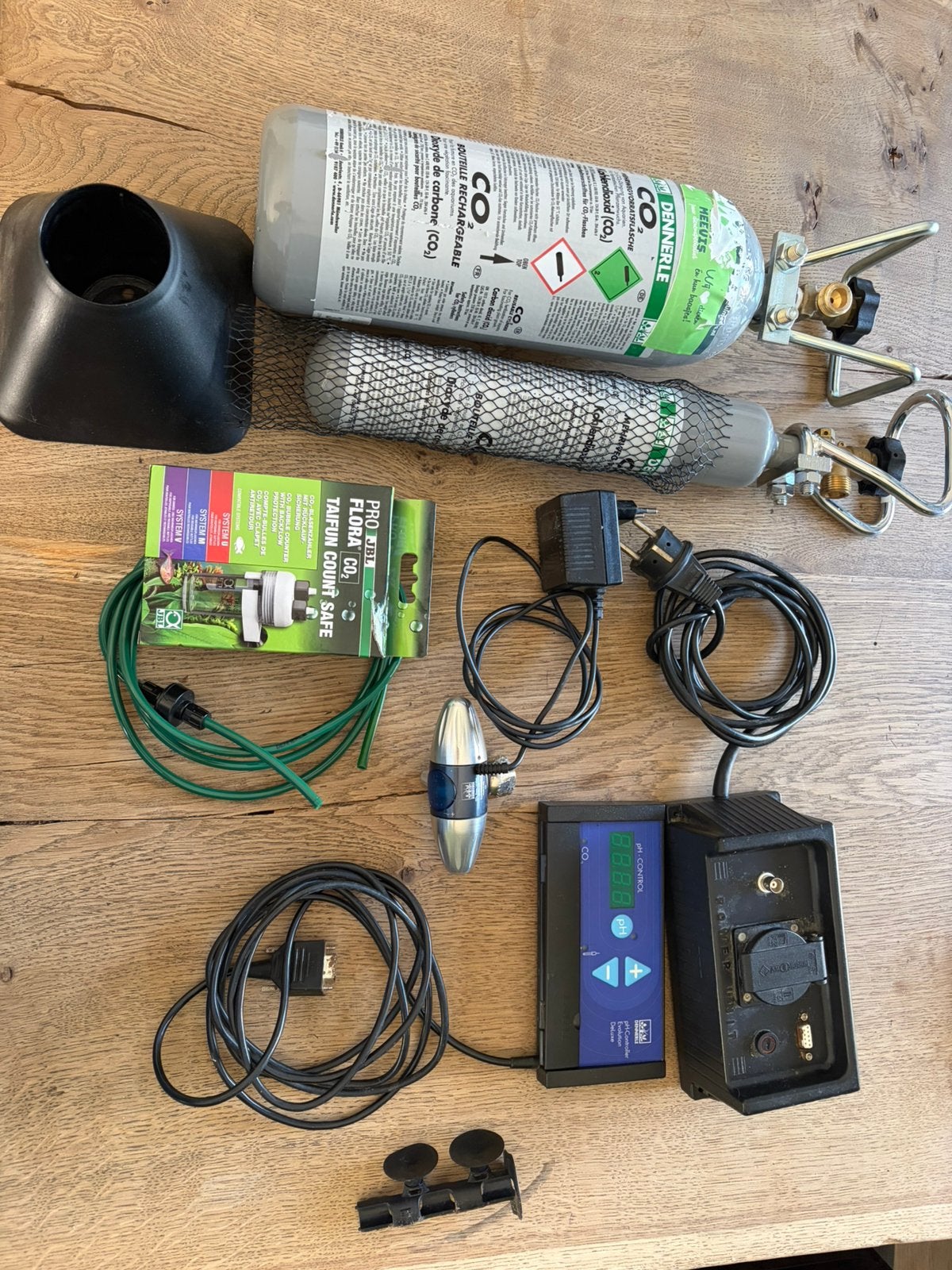 Complete Dennerle CO₂ set met pH-controller + 2 CO₂ flessen, Dieren en Toebehoren, Ophalen of Verzenden, Zo goed als nieuw, CO₂-systeem
