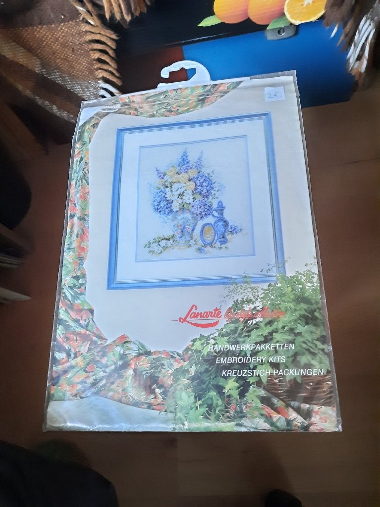 Origineel patroon Lanarte 34135 stilleven vaas bloemen, Hobby en Vrije tijd, Borduren en Borduurmachines, Ophalen of Verzenden