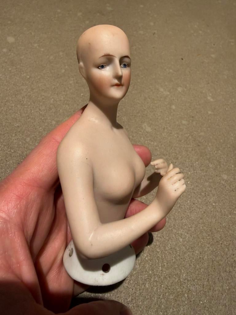 demi pouppée ancienne en porcelaine, Enlèvement, Poupée