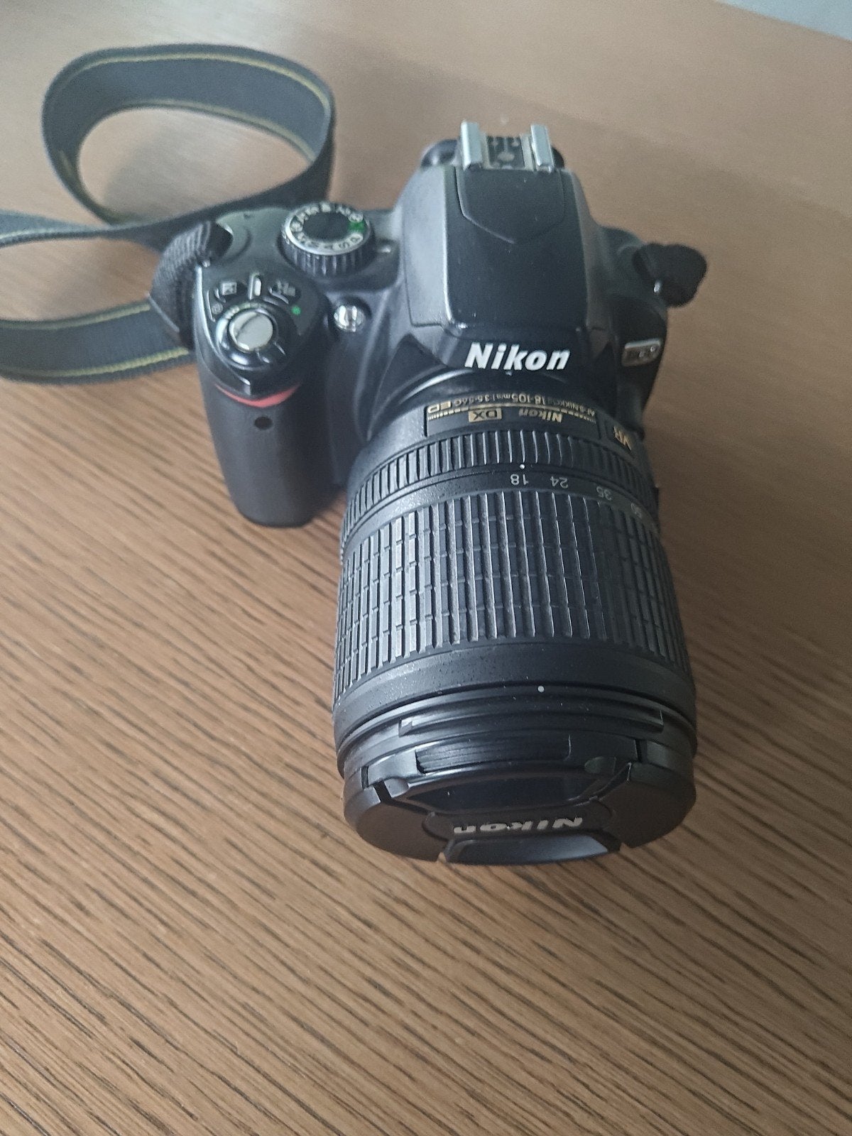 Nikon D60 met AF-s Nikkor 18-105 lens, TV, Hi-fi & Vidéo, Enlèvement ou Envoi, Utilisé, Batterie, Nikon