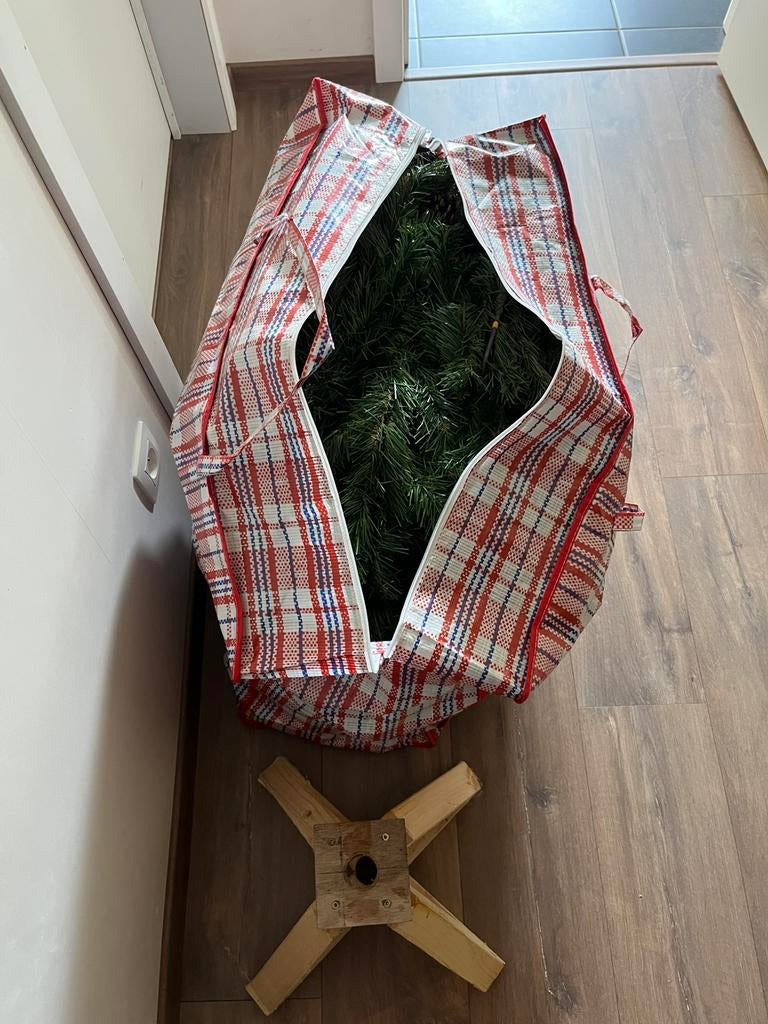 Grand sapin de Noël avec pied, Divers, Enlèvement, Utilisé