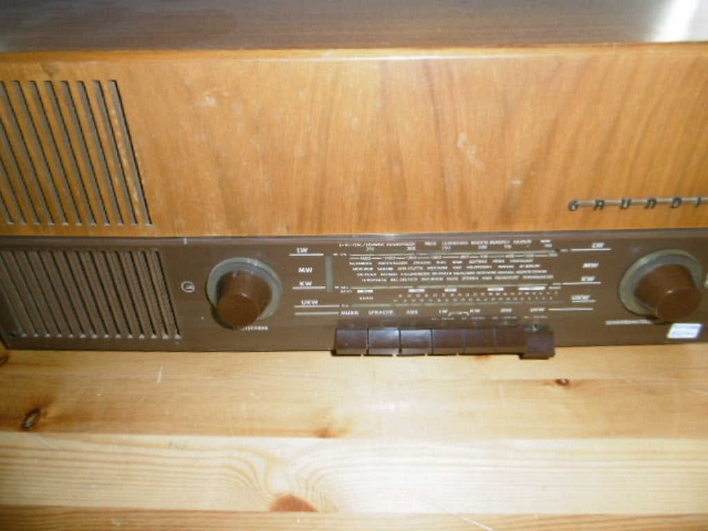 UN DES 1er GRUNDIG 1960 AVEC UK FM ,EN FONCTION BON état, Antiquités & Art, Enlèvement