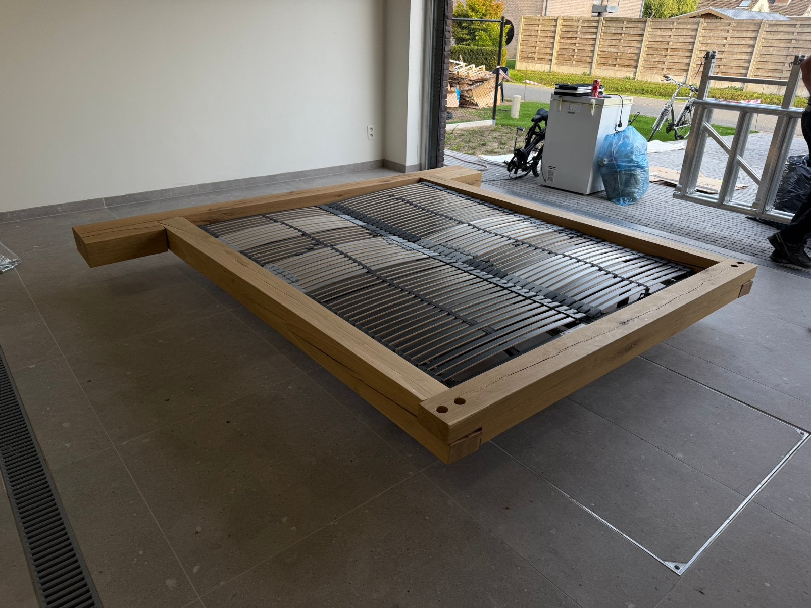 EIKENHOUTEN BALKENBED MET NACHTKASTJES, Comme neuf, Brun, Enlèvement, 180 cm