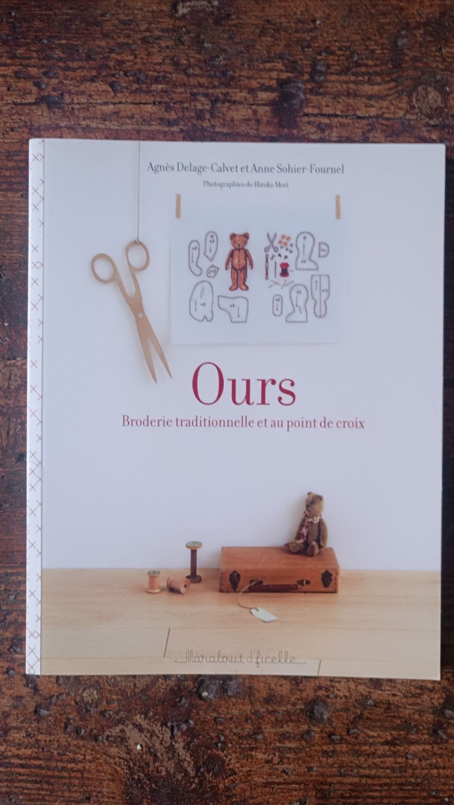 broderie : Ours, broderie traditionnelle et au point de croi, Boeken, Gelezen, Ophalen of Verzenden, Agnès Delage, Borduren en Naaien