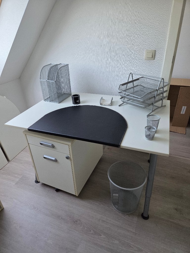 Bureau + armoire ikea, Scandinave, 120 cm, 80 cm, Utilisé