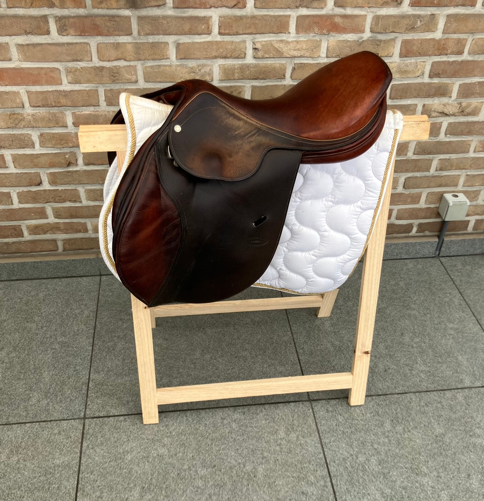 Springzadel Tolga 17,5 inch, Ophalen of Verzenden, Zo goed als nieuw, Bruin, Stijgbeugels