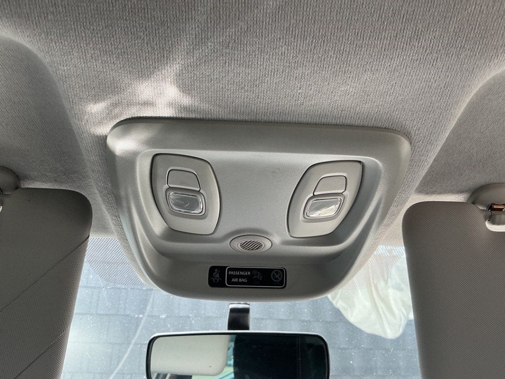 BINNENVERLICHTING VOOR Renault Clio IV (5R), Gebruikt, Renault, Peter-Huppertz-Straße 5
51063  Köln, DE, Dialog.deutschland@renault.de