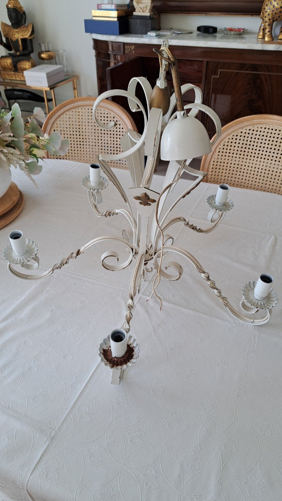 Lustre de chambre, Enlèvement
