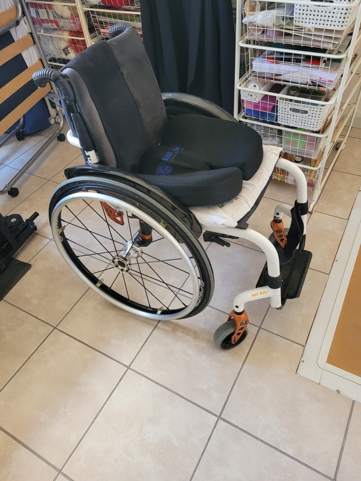 2 rolwagens te koop, Ophalen, Inklapbaar, Gebruikt, Duwrolstoel