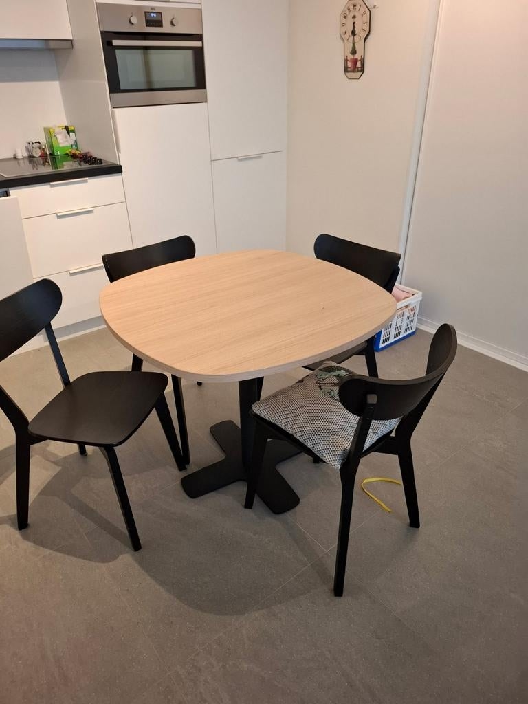 Tafel met 4 zwarte stoelen, Huis en Inrichting, Tafels | Eettafels, Ophalen