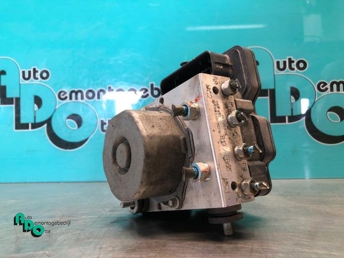 Pompe ABS d'un Mitsubishi Space Star (Space Star 13-), -, 3 mois de garantie, Utilisé, Mitsubishi