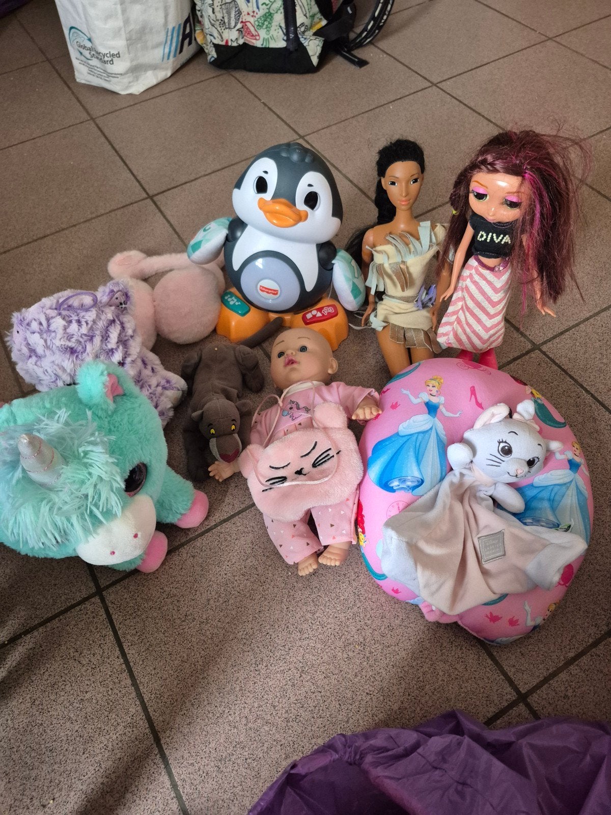 A vandre 10 euro le lot, Enfants & Bébés, Jouets | Poupées, Enlèvement ou Envoi