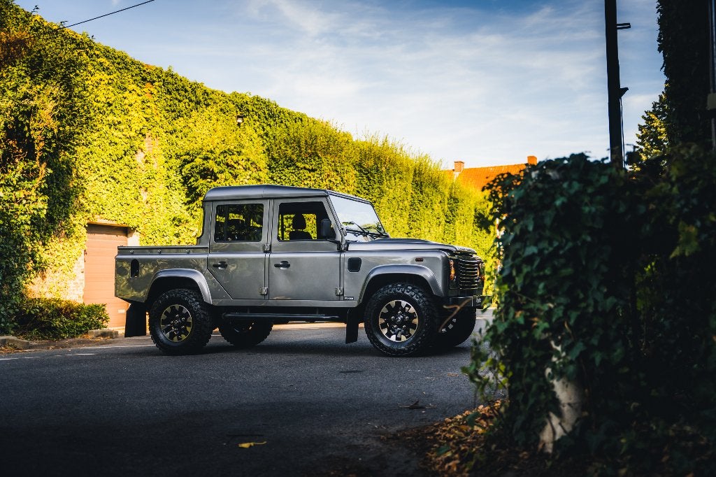 Land Rover Defender 110 CREW CAB //FULL LR HISTORY // LOW KM, Autos, Argent ou Gris, Achat, Garantie prolongée, Boîte manuelle