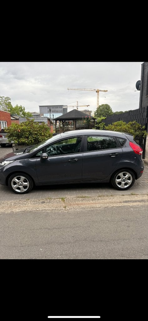 Ford Fiesta 1.25i édition Champions, Autos, Achat, Boîte manuelle, 5 portes, Berline
