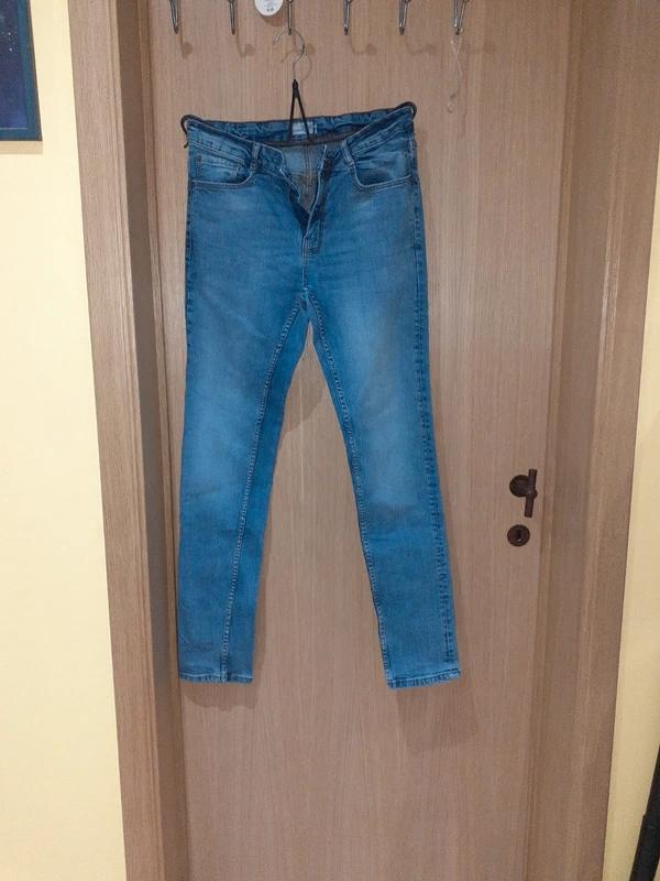 Jeans bleu clair slim kiabi taille xs, Enlèvement ou Envoi, W32 (confection 46) ou plus petit, Kiabi, Porté