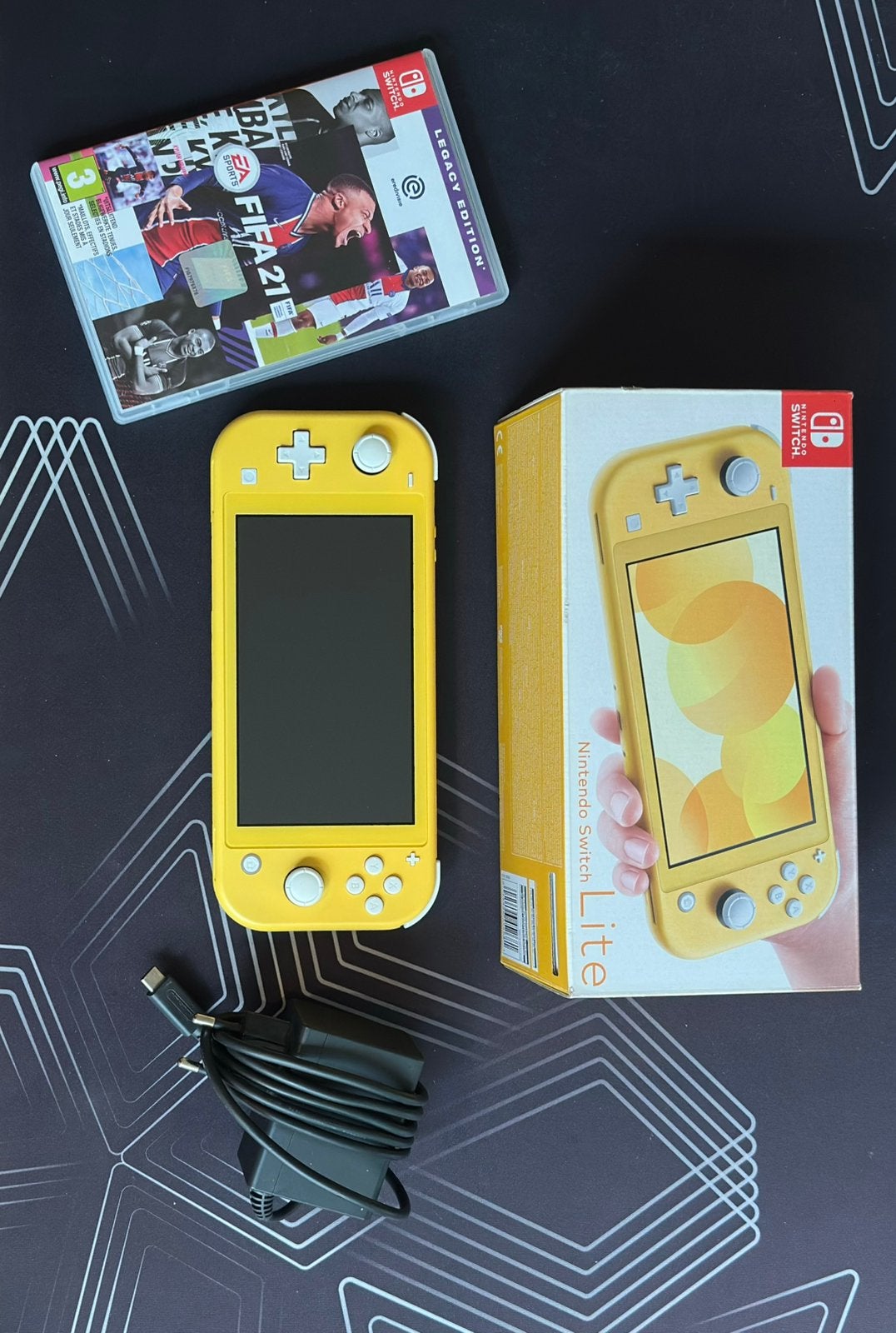 Nintendo Switch Lite, Games en Spelcomputers, Spelcomputers | Nintendo Switch Lite, Ophalen of Verzenden, Geel, Zo goed als nieuw