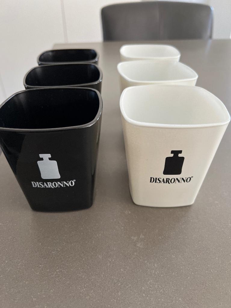 Amaretto glazen, Collections, Enlèvement
