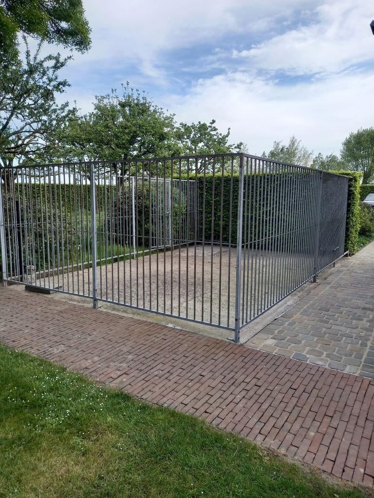 Hondenkennel ongeveer 25m2 in gegalvaniseerd staal, Ophalen, Hondenkennel