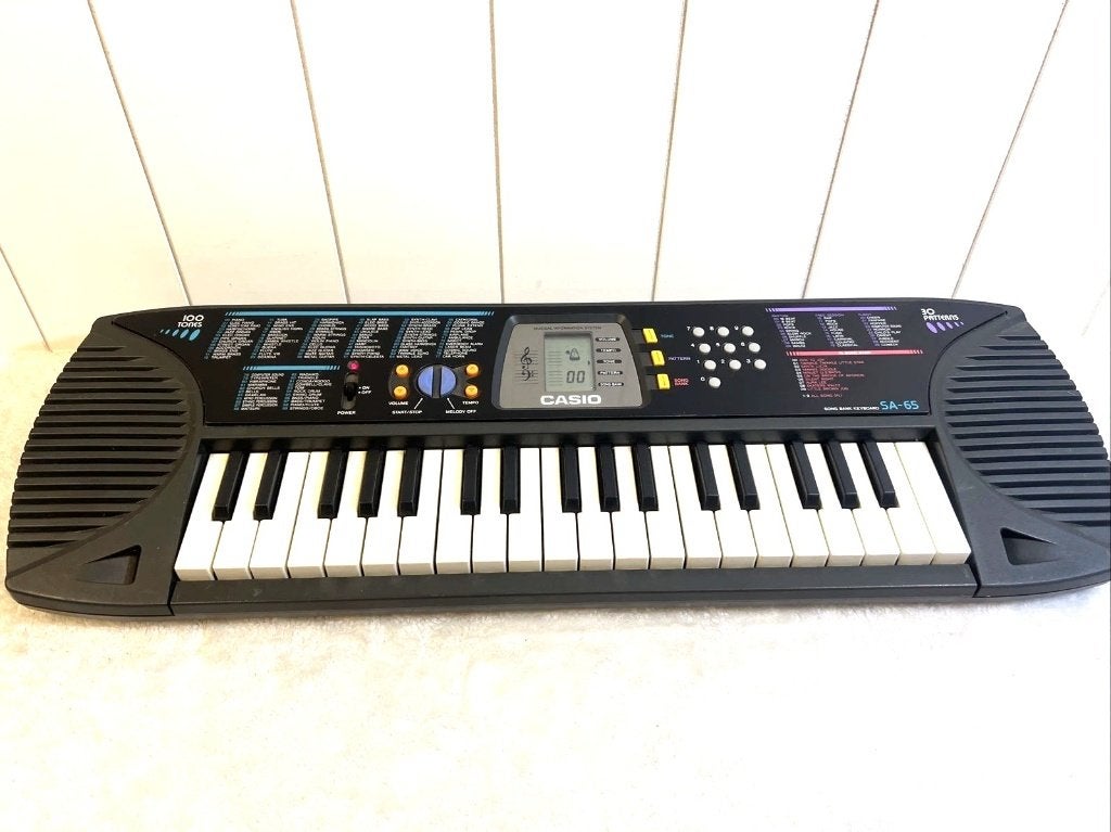Casio SA-65 piano's Muziektoetsenbord 100 tonen 30 patronen, Muziek en Instrumenten, Ophalen of Verzenden