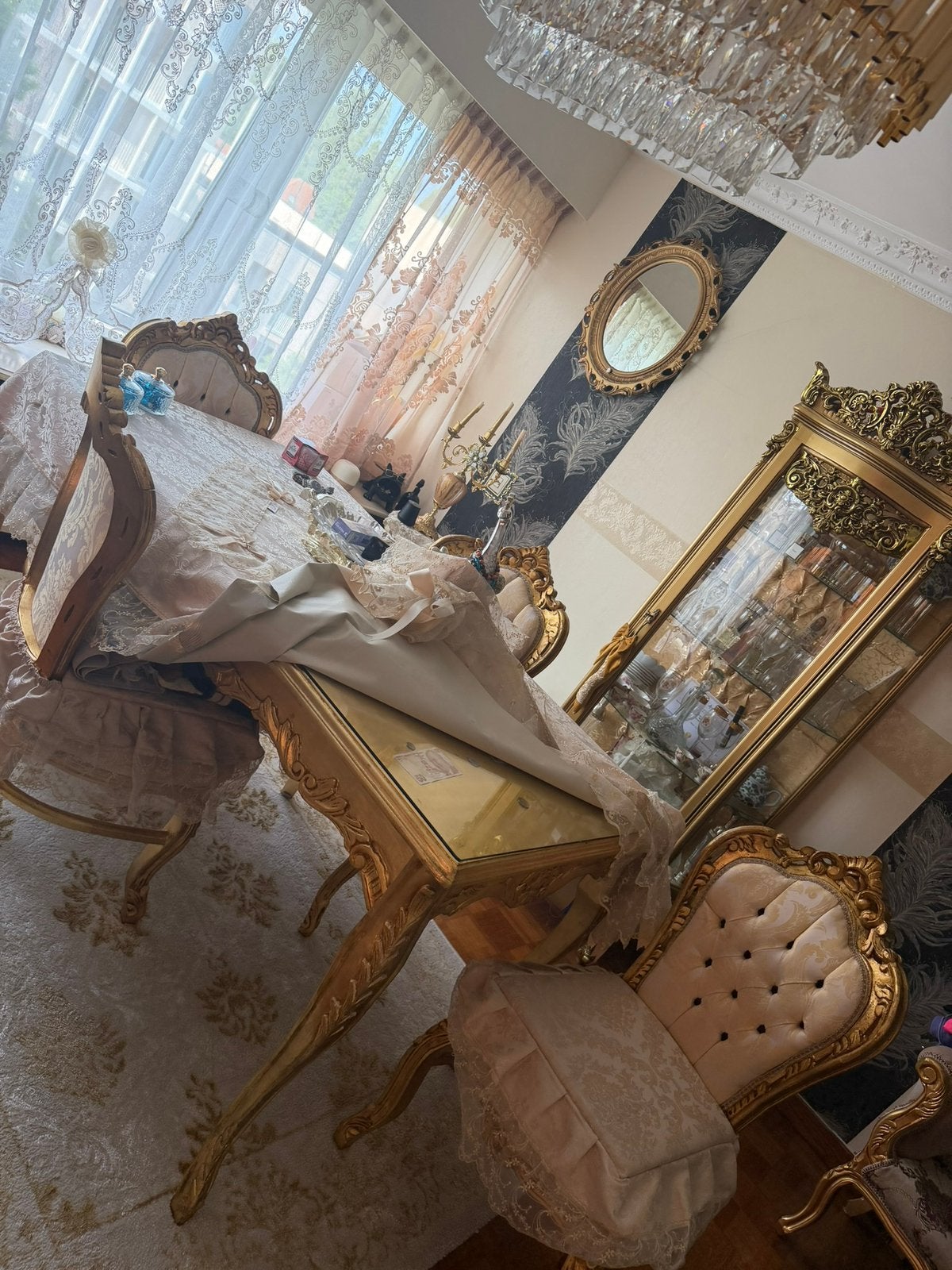 Table avec 4 chaise baroque, Enlèvement