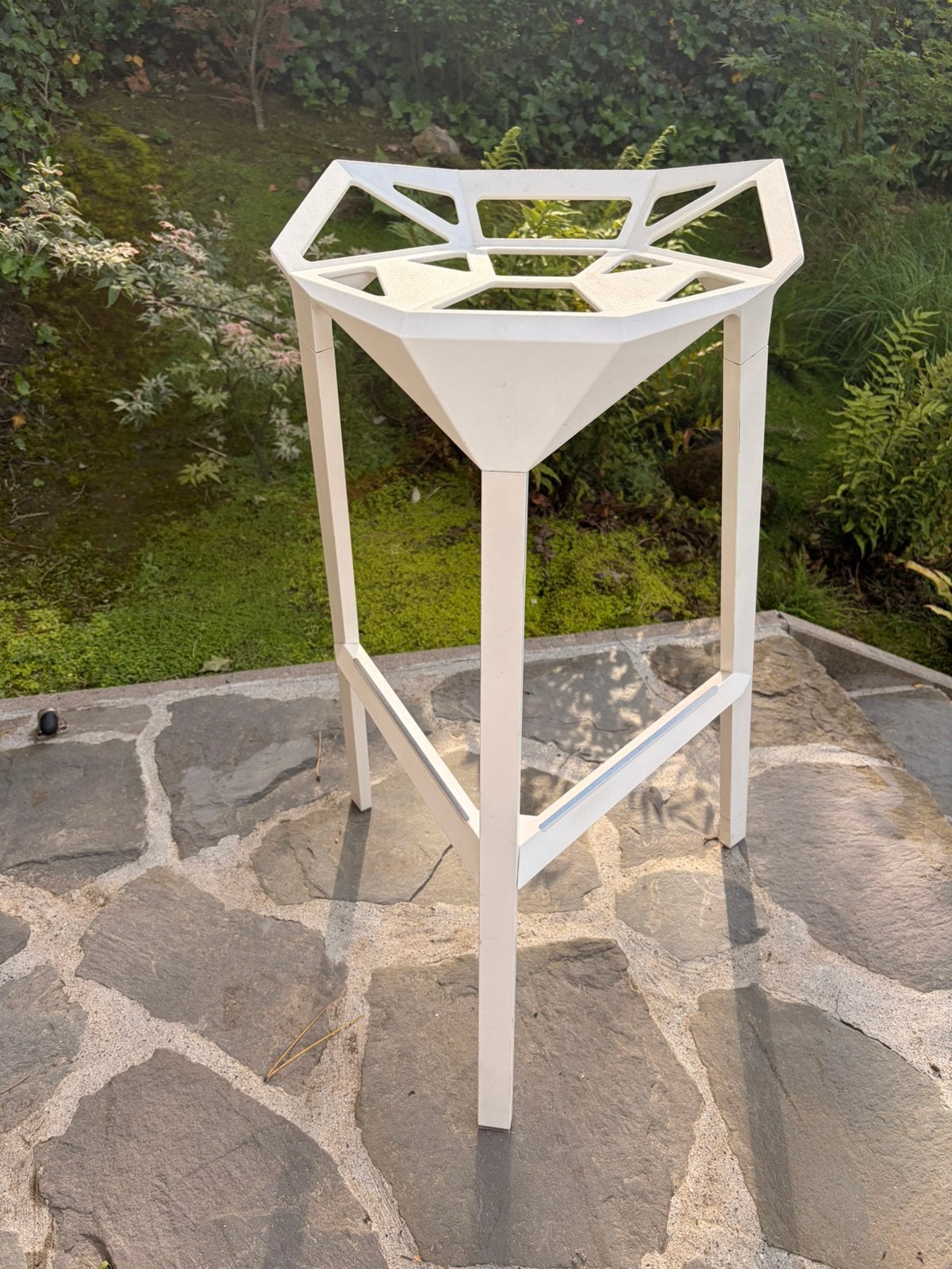 Tabouret de Bar Stool One métal Blanc, Maison & Meubles, Tabourets de bar, 1 tabouret, Avec repose-pieds, Enlèvement, Utilisé