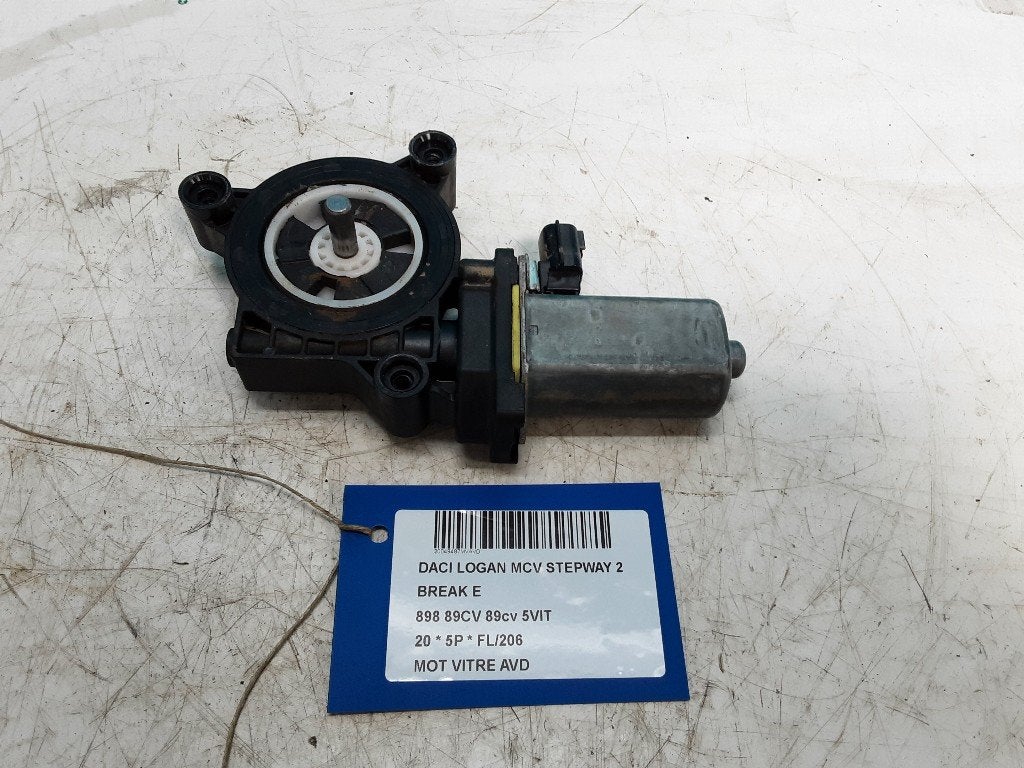 MOTEUR LEVE VITRE ELECTRIQUE AVANT DROIT Dacia, Dacia, Renault Deutschland AG, Utilisé, Peter-Huppertz-Straße 5
51063  Köln, DE